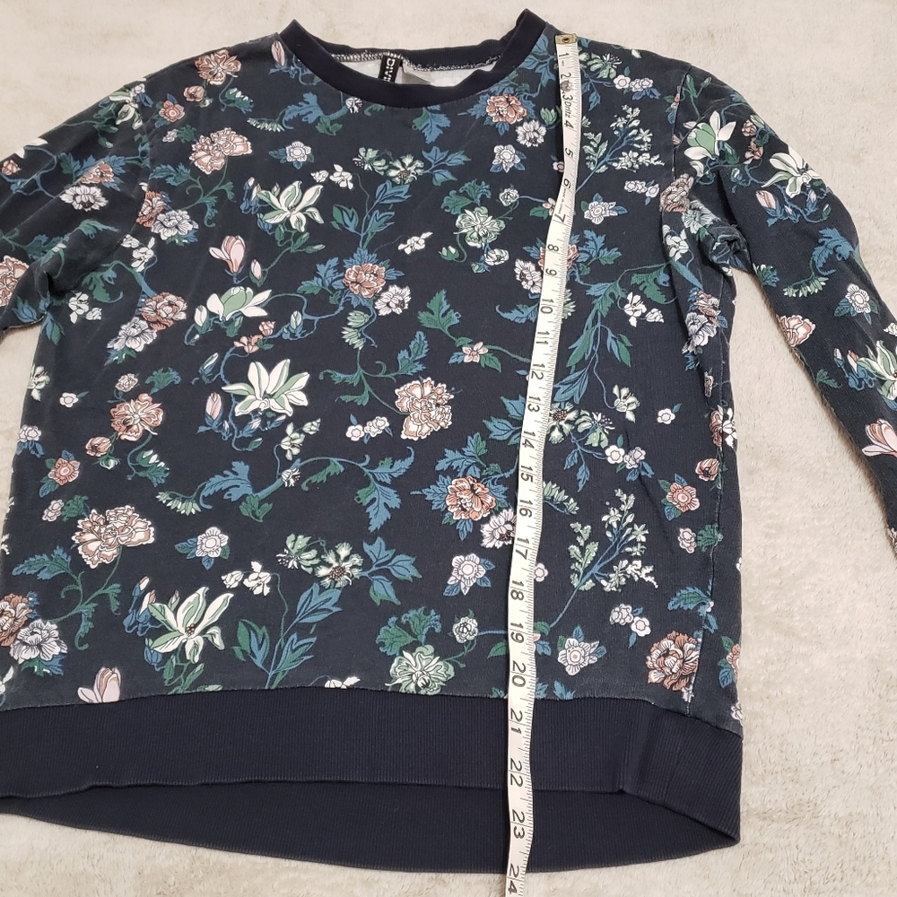 H&M Divided Cotton Navy Floral Crewneck - Picture 12 of 13